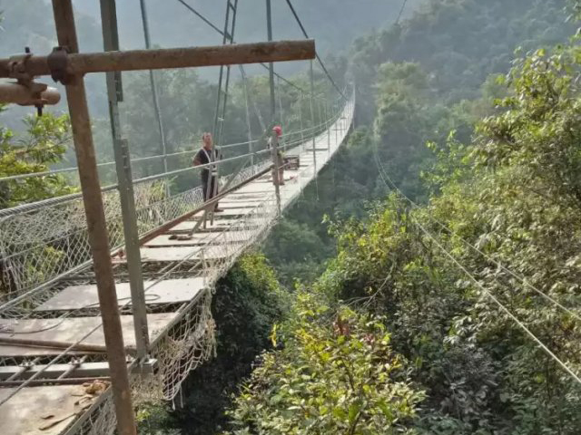 木質(zhì)吊橋